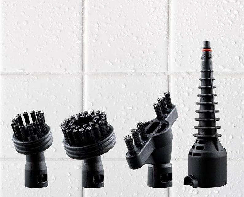 Tepovač kobercov Tesla PowerWash & Steam Station TQS600 čierny Detail príslušenstva – rôzne kefy a parné nástavce v čiernom prevedení na čistenie škár, povrchov a detailov