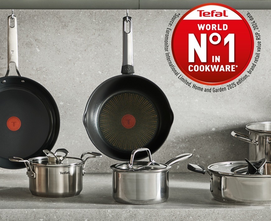 Panvica Tefal Extreme G7630604, 28 cm nerez Kuchynské náčinie značky Tefal Extreme v modernej kuchyni.
