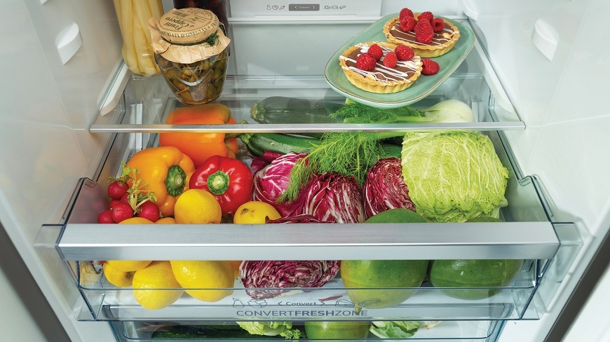 otvorený freshzone šuplík chladničky Gorenje NRK620BA2XL4 plný potravín