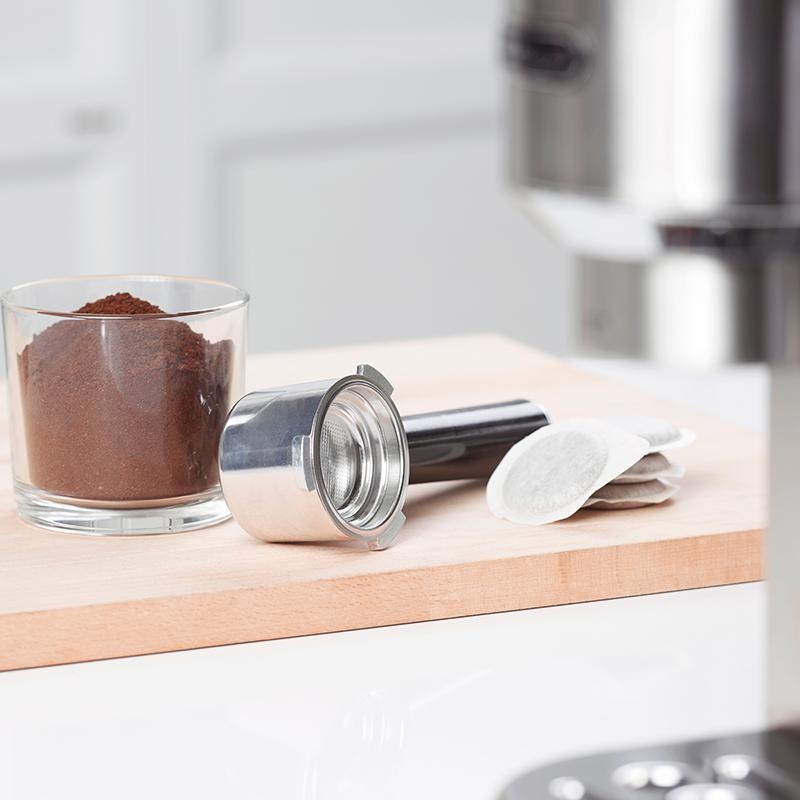 Pákový kávovar De'Longhi DEDICA EC 685.BK čierny Espresso De'Longhi EC 685.BK DEDICA