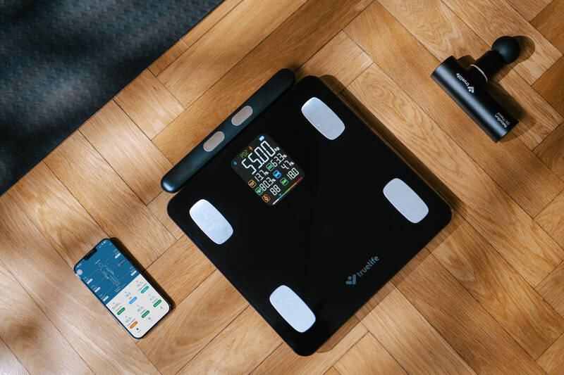 Osobná váha TrueLife FitScale W8 BT Black čierna Osobná váha TrueLife FitScale W8 BT Black čierna