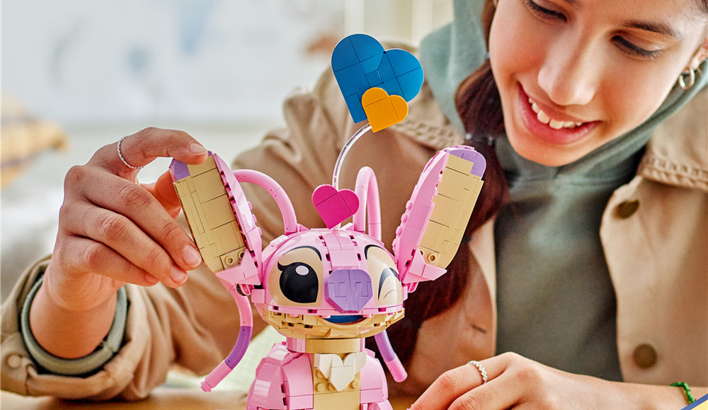 Stavebnica LEGO® │ Disney 43257 Andílek 784 dielikov a aplikácia LEGO Builder spríjemní stavanie menším školákom od deviatich rokov.