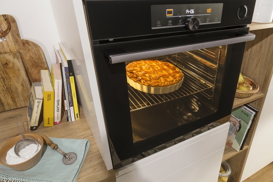 Vstavaná rúra BPSX6747A05BG, čierna, 22 programov a AutoBake
