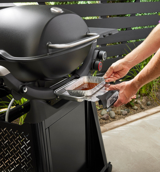 Gril záhradný plynový Weber Q 3200N+ čierny WEB1501126_04