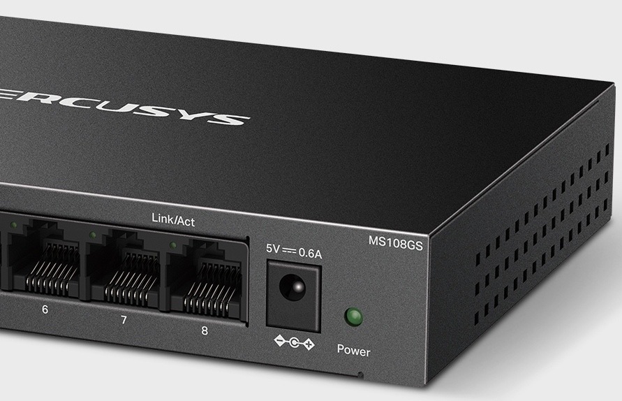 Switch Mercusys MS108GS (MS108GS) čierny Detail pravej časti switchu s portami RJ45 číslo 6 až 8, konektorom napájania 5 V/0,6 A, zelenou kontrolkou a vetracími otvormi.