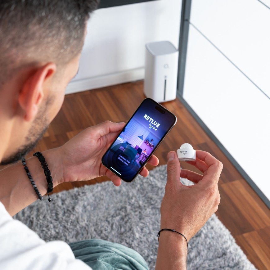 Detektor pohybu RETLUX RSH 308 biely Detektor pohybu RETLUX RSH 308 spárovaný s telefónom prostredníctvom aplikácie