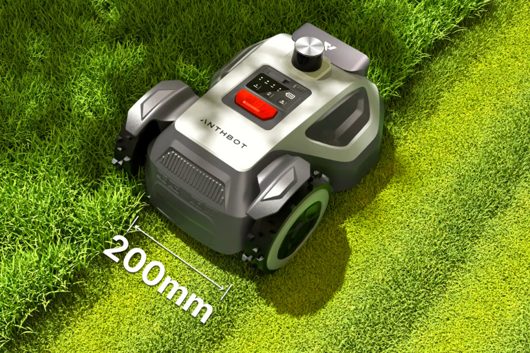 Robotická kosačka Anthbot M5 LiDAR so záberom kosenia 20 cm na trávniku