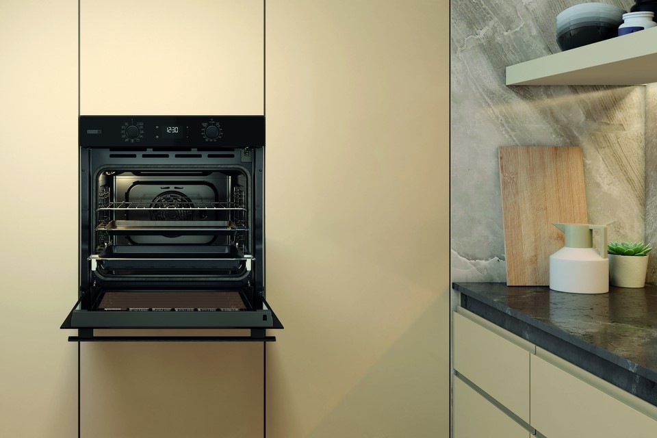 Rúra Whirlpool STEAM+ OMSR58RU1SB čierna Teplovzdušná vstavaná rúra Whirlpool OMSR58RU1SB, teplovzdušný ohrev