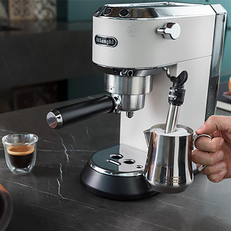 Pákový kávovar De'Longhi DEDICA EC 685.W biely Espresso De'Longhi EEspresso De'Longhi DEDICA EC 685.W biele C 685.M DEDICA