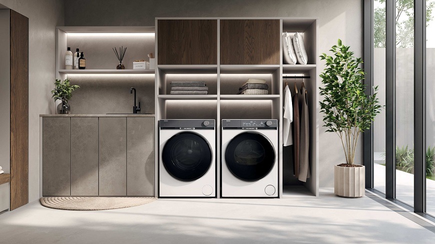 sušička Haier HD90-AQ387U1-S v práčovni stojí vedľa práčky haier