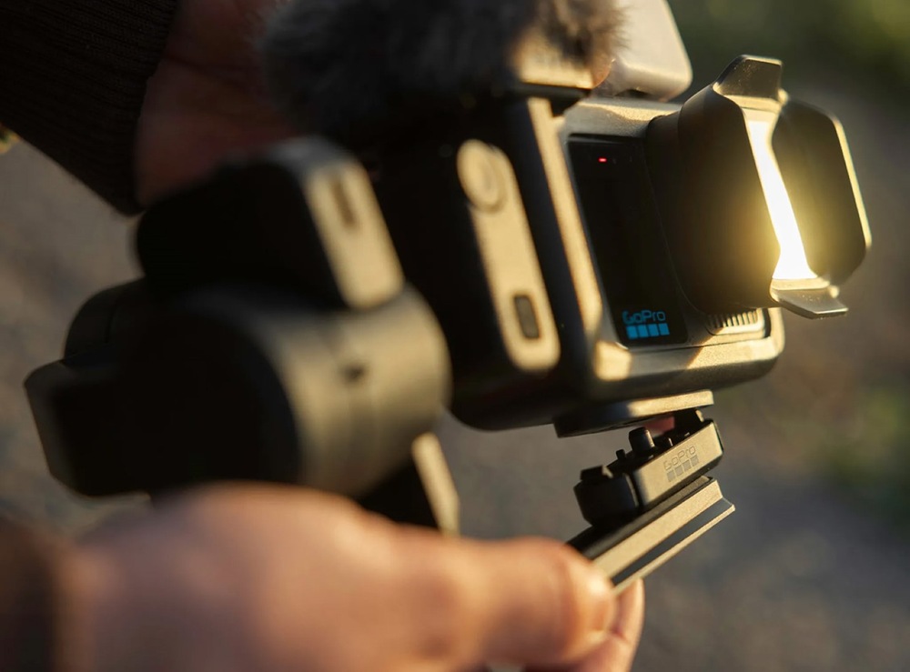 Outdoorová kamera GoPro MISSION 1 PRO Ultimate Creator Edition čierna Detail kamery GoPro pri natáčaní vonku