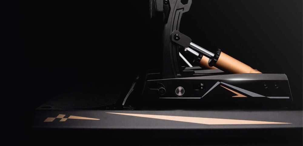 Pedále Moza Racing CRP2 Clutch Pedal hliník Záber na súčasti pedála vyrobené metódou CNC.
