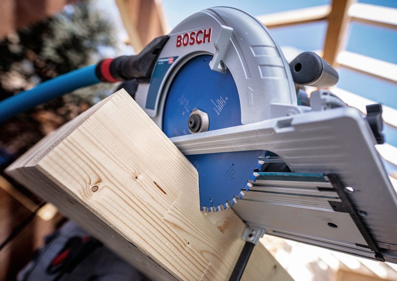 Kotúč pílový Bosch PRO 2.608.644.020 reže do dreva.