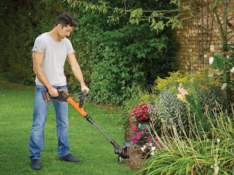Kosačka strunová Black-Decker STC1820PC-QW (s batériou) Kosačka strunová Black-Decker STC1820PC-QW (s batériou)