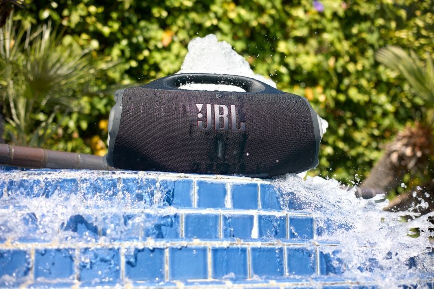 Prenosný reproduktor JBL Boombox 4 vo vode