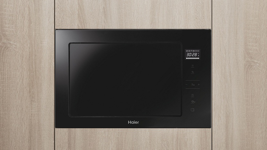 mikrovlnná rúra Haier H38MWID4ID27N zabudovaná v drevenej stene