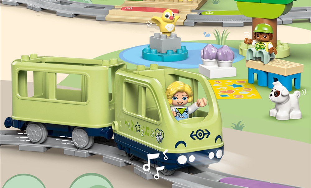 Stavebnica LEGO® DUPLO® 10427 Interaktívny dobrodružný vláčik Vláčik s funkciou Push & Go prechádza cez akčné kocky a počas jazdy spúšťa svetelné aj zvukové efekty.