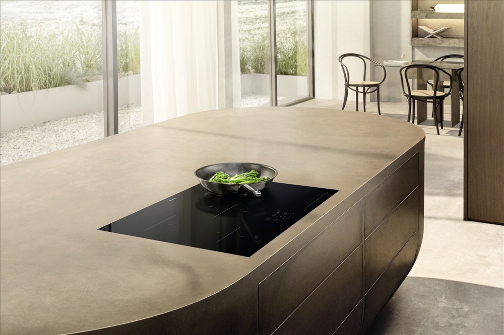 Indukčná varná doska Miele KM 8484 FL čierna PowerFlex XL zóny ponúkajú spojenie plôch a výkon boostera až 7 360 W pre extrémne rýchle varenie