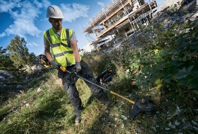 Kosačka strunová Dewalt 54V XR Flexvolt DCM571X1 (s baterií)