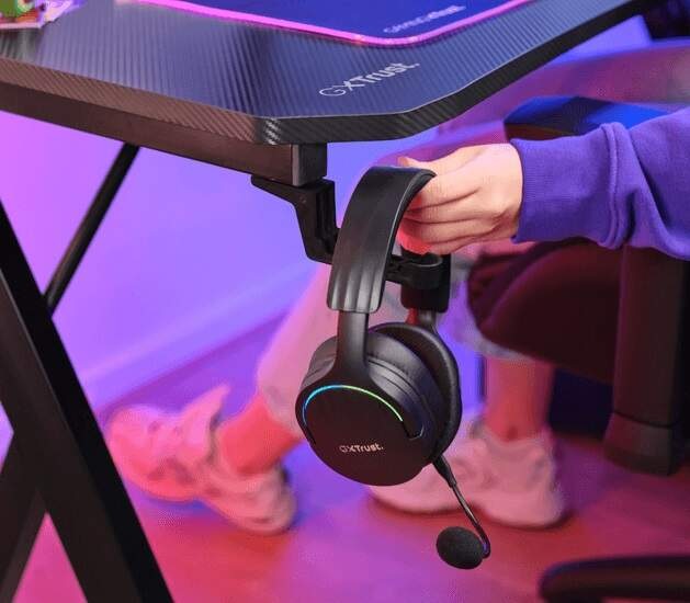 Herný stôl Trust GXT 700 Omnius Gaming Desk čierny