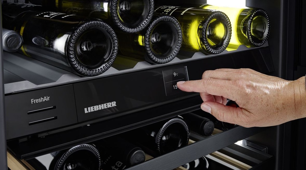 Vínotéka Liebherr Vinidor Selection UWpri 3761 čierna Vinotéka Liebherr UWpri 3761, vstavaná