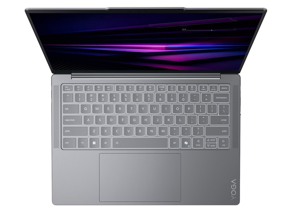 Pohľad zhora na klávesnici notebooku Lenovo Yoga Slim 7 14IPH11