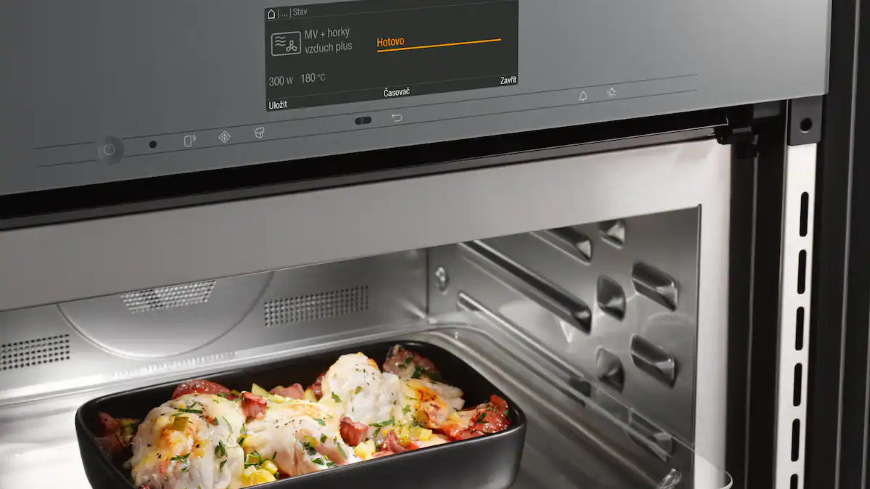Rúra Miele H 7440 BM béžová Príprava pokrmu vloženého do rúry Miele H 7440 BM v pekáči