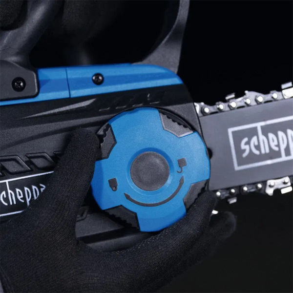 Píla reťazová Scheppach C-CS254-X-SET L (s baterií) Detail bezkľúčového systému upevnenia lišty aku píly Scheppach.