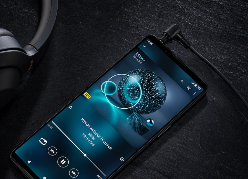 Mobilný telefón Sony Xperia 1 IV 5G 12 GB / 256 GB biely