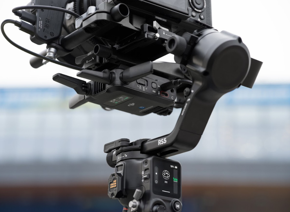 DJI RS 5 má otočné voliče na každej osi