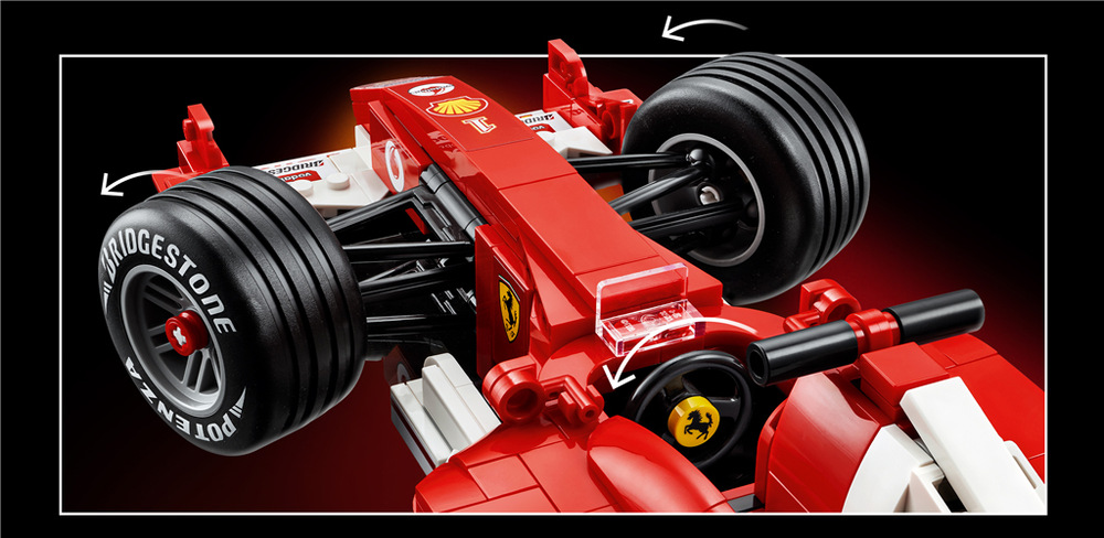 Stavebnica LEGO® Icons 11375 Ferrari F2004 a Michael Schumacher Model Ferrari F2004 z kociek LEGO pripomína legendárny monopost a ponúka prepracované detaily pre fanúšikov F1.