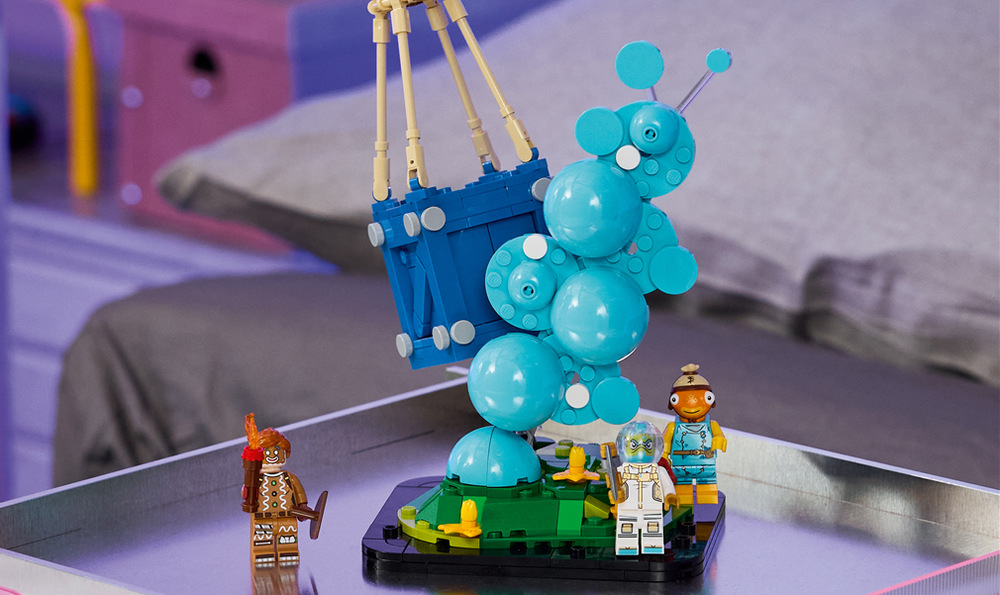 Stavebnica LEGO® Fortnite® 77080 Supply Drop Model LEGO Supply Drop zachytáva známu scénu z hry Fortnite a skladá sa z podstavca, dymu a otvárajúceho zásobovacieho balíka.