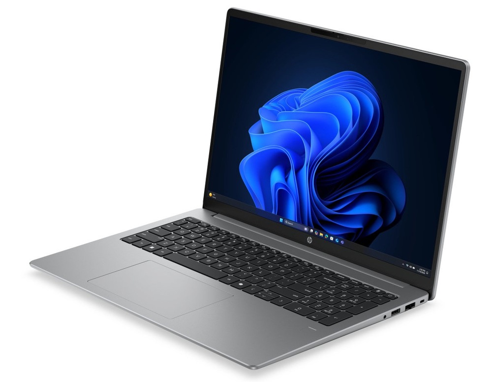 Notebook HP 200 G2a 16" sivý Otvorený a zapnutý notebook HP 200 G2a otočený doľava