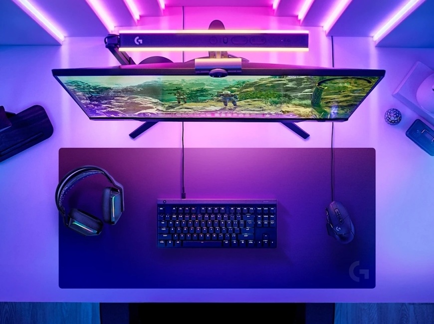 Podložka pod klávesnicu a myš Logitech G840 XL Cloth Gaming Mouse Pad - EWR2 čierna Logitech G840 XL Cloth Gaming Mouse Pad - podložka pod klávesnicu a myš na hernom stole