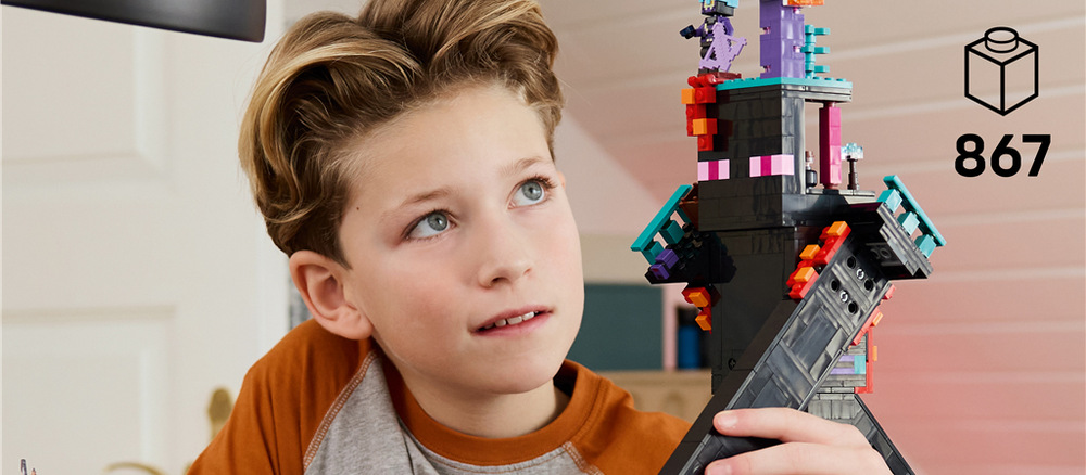 Stavebnica LEGO® Minecraft® 21279 Endermanova veža Dimenzionálny obranca, nájazdník, Endermanovia a endermity dopĺňajú model o postavy, zbrane a ďalšie vybavenie.
