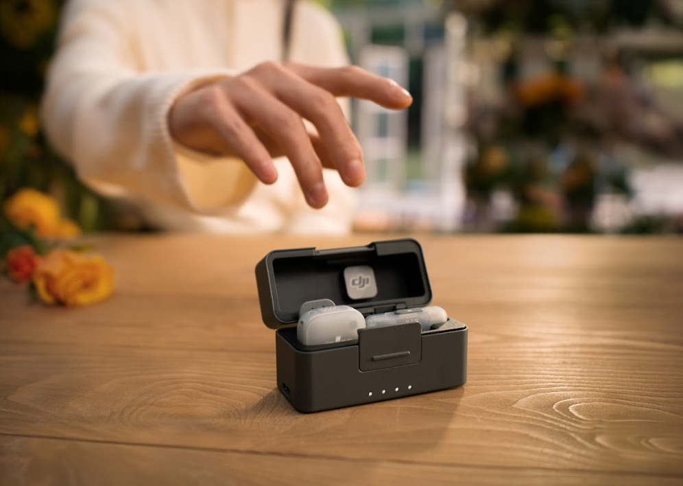 Mikrofón DJI Mic Mini 2 (2 TX + 1 RX + Charging Case) viacfarebná Nabíjanie púzdro k DJI Mic Mini 2 pojme všetko príslušenstvo