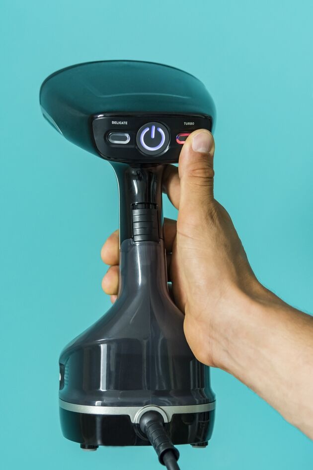 Ručný naparovač odevov Tefal Access Steam Force DT8270E1 Ovládanie ručného naparovača Tefal Access Steam Force DT8270E1
