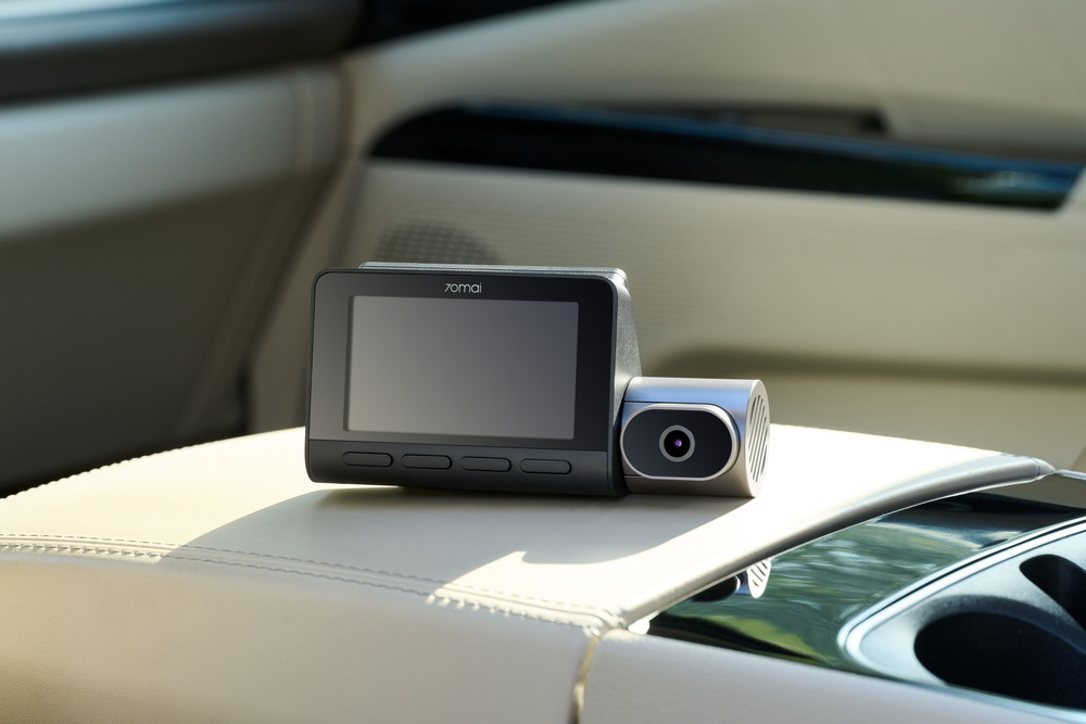 Autokamera 70mai 4K T800 + RC24 + microSD karta 256GB čierna Kamery s celkom tromi objektívmi poskytujú trojkanálový záznam