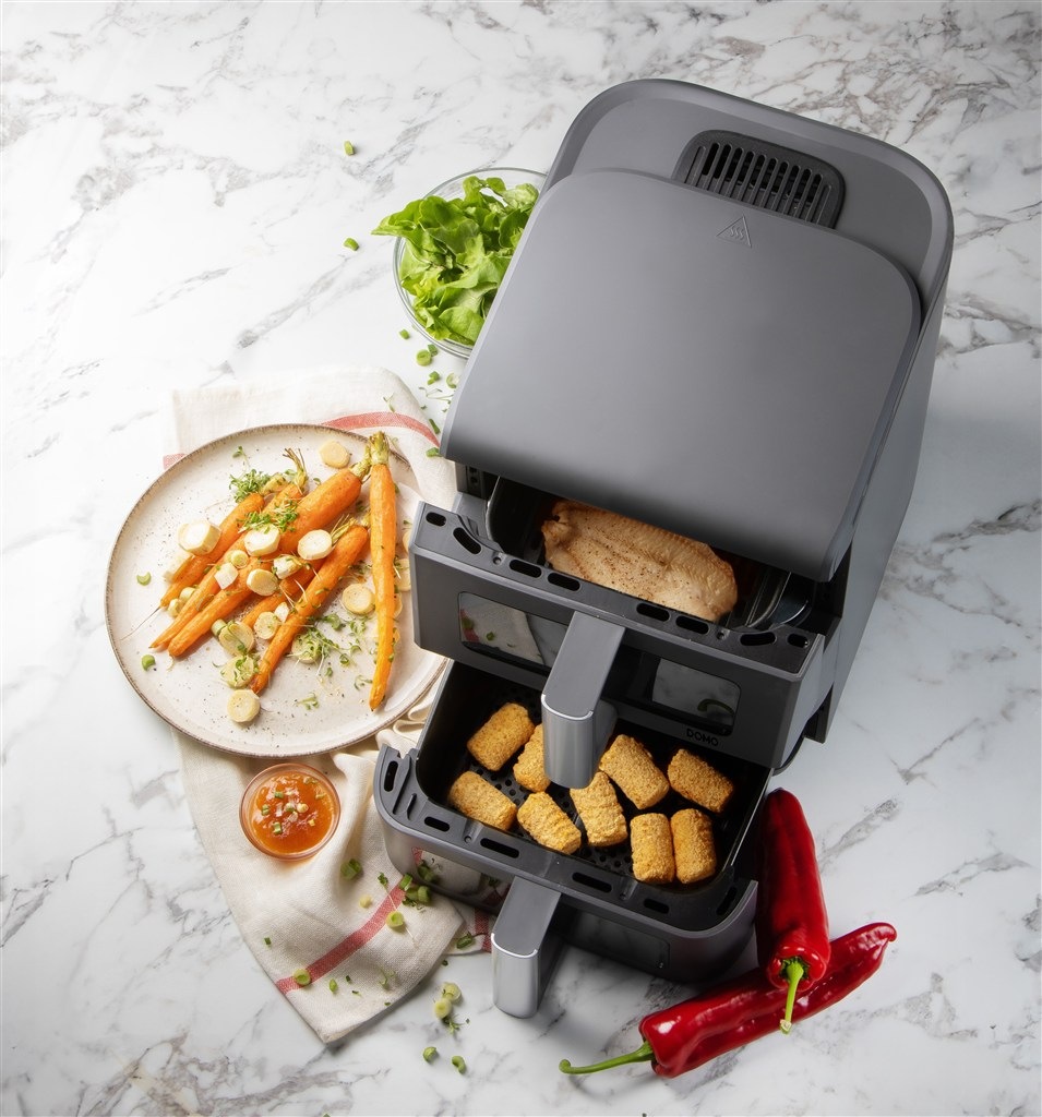 Fritéza teplovzdušná Domo DO550FR, 3,5 + 6,5 l sivá Dva samostatné fritovacie koše.