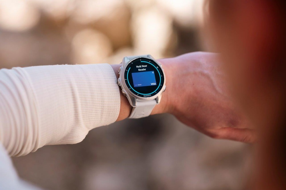 Inteligentné hodinky Garmin fenix 8 43 mm AMOLED - Silver / Whitestone Silicone Band Inteligentné hodinky Garmin fenix 8 43 mm AMOLED - Silver / Whitestone Silicone Band
