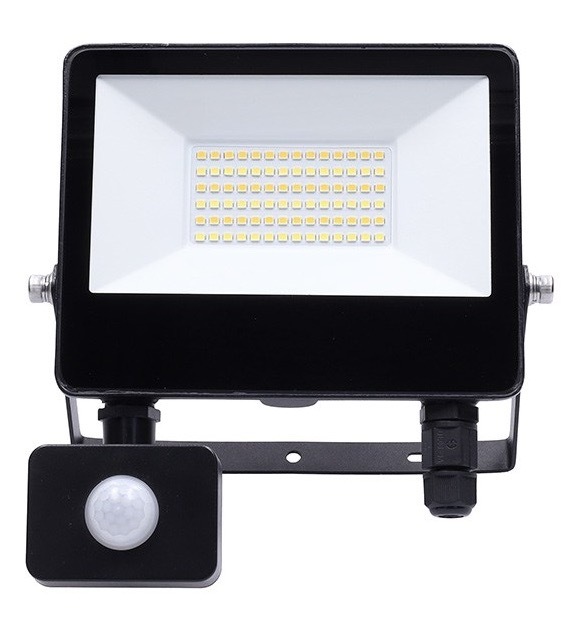 Reflektor Solight s LED integrovaným svetlom, svetelný tok 3 900 lúmenov, čierna farba