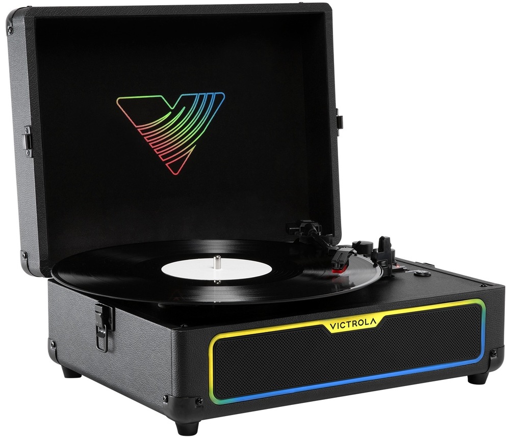 Gramofón Victrola VSC-700SB Journey z čelnej strany a svetelnými efektmi
