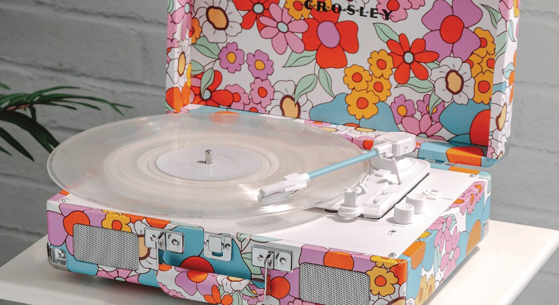 Funkcia Pitch Control umožňuje jemné doladenie otáčok pre presnejšie a vyvážené prehrávanie vinylu.