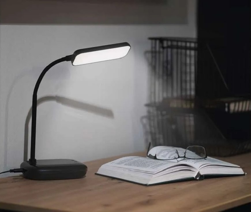 Stolná lampa EMOS MOLLY, 650 lm, stmievanie, 12 W, studená/teplá/neutrálna biela čierna Stolná LED lampička EMOS MOLLY, 650 lm, stmievanie, 12 W, studená/teplá/neutrálna biela - čierna