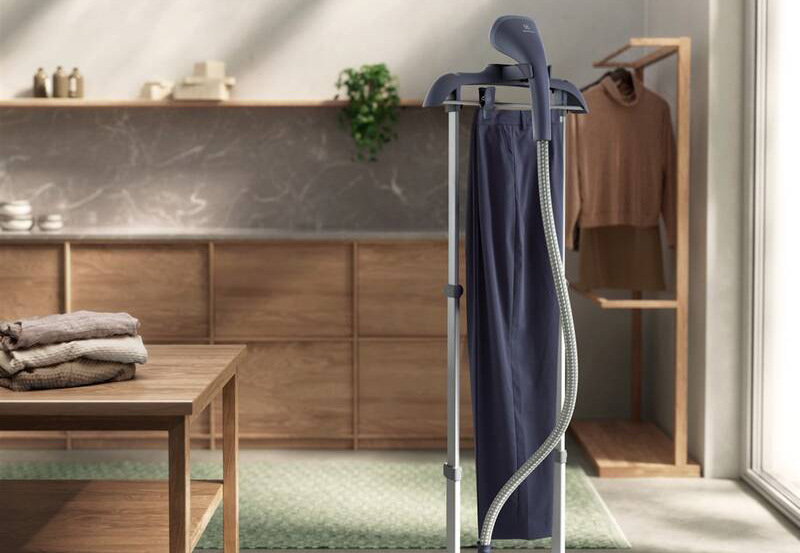 Stojanový naparovač odevov Electrolux Delicate 7000 E7US1-4MN