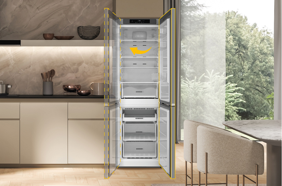 Zmena smeru otvárania dverí pri chladničke Whirlpool, pohľad z kuchyne na záhradu so stromami
