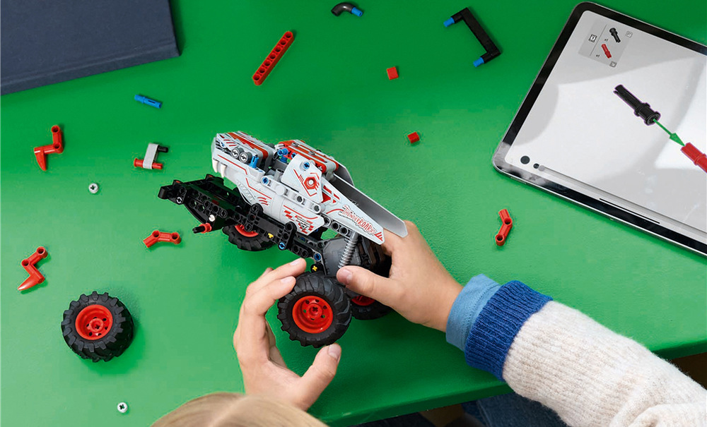 Model približuje deťom fungovanie naťahovacieho mechanizmu a umožňuje im pri stavaní poznávať základy techniky.