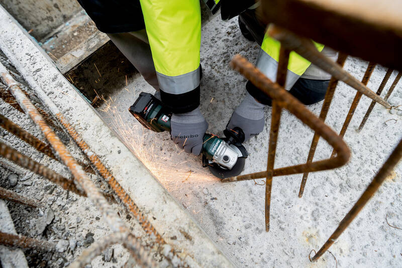 Uhlová brúska akumulátorová Metabo W 18 L 9-125 (bez batérie) 602247840