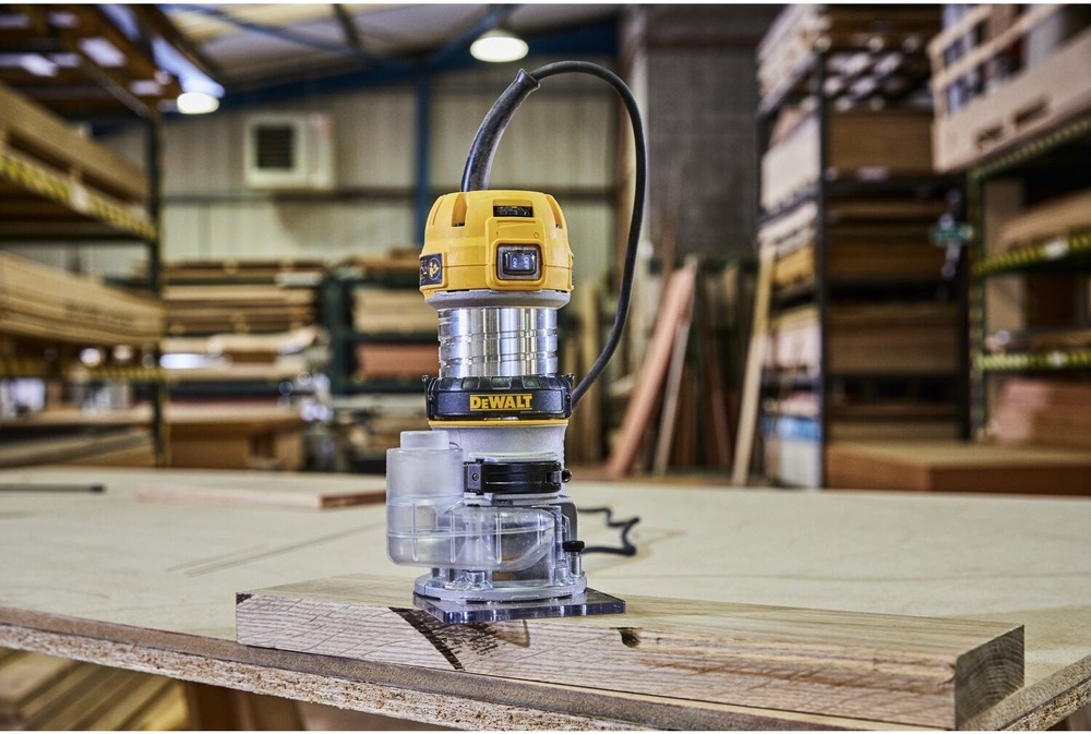 Fréza horná Dewalt D26200 900 W