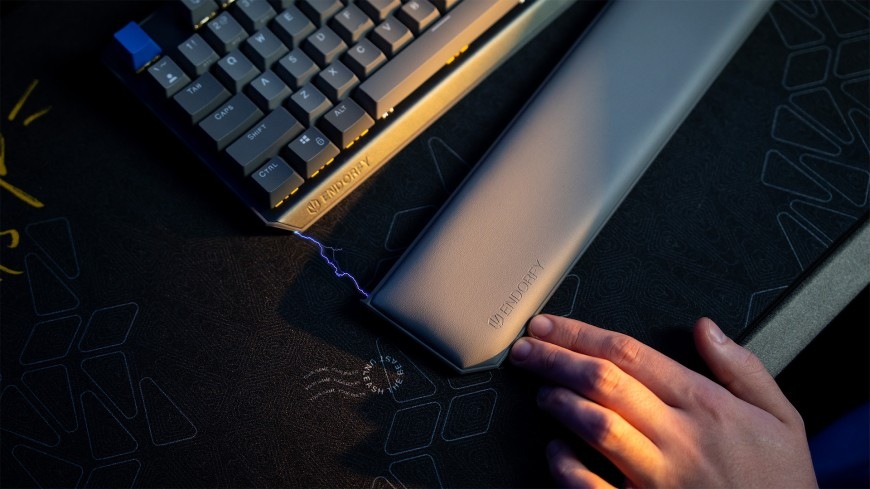 Opierka zápästia ENDORFY Thock TKL Palm Rest V2 pri klávesnici ENDORFY Thock